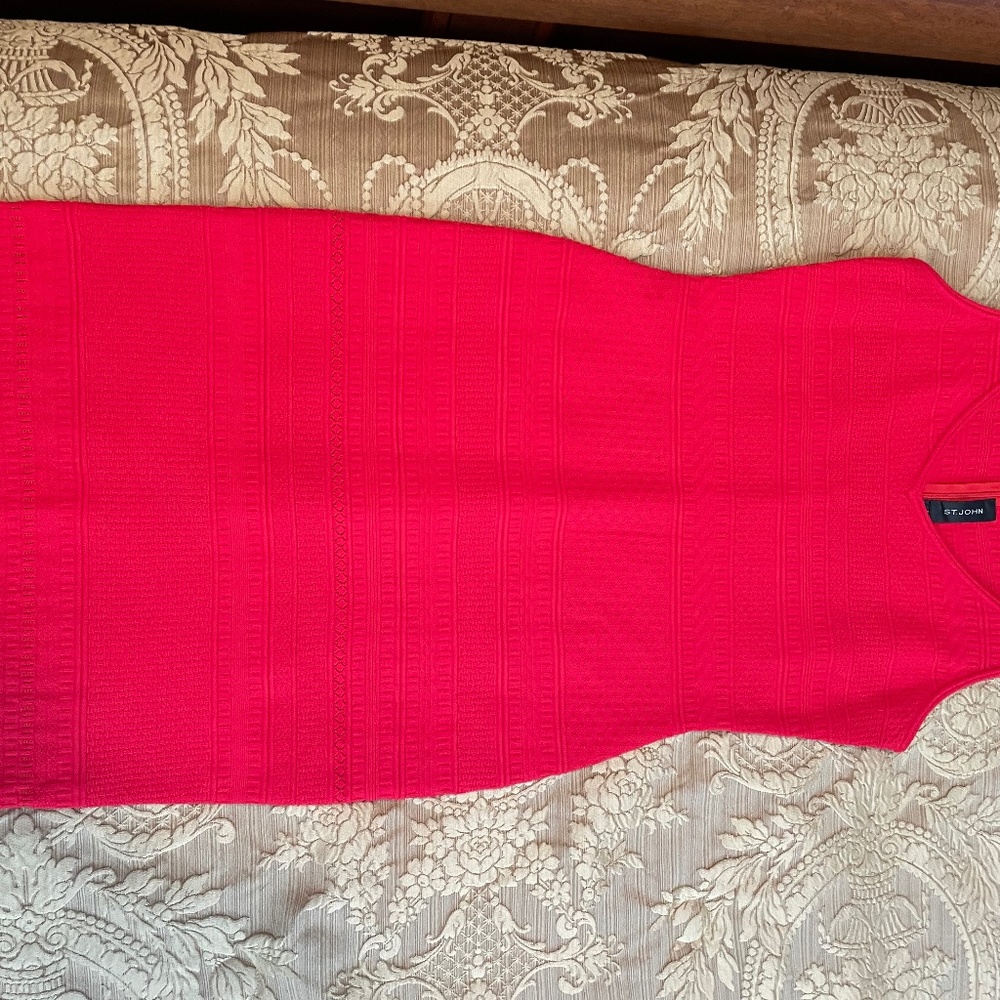 St John Knit Dress Size 6, Red knit